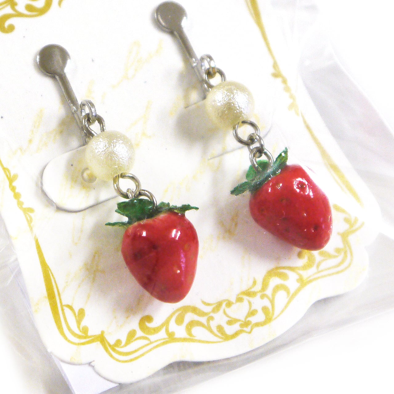 卯の月屋】いちごのイヤリング/イヤリング | gallery HacoToCo