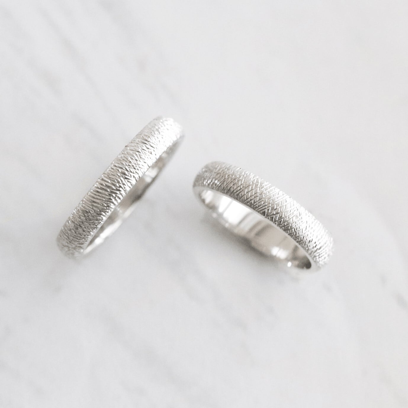 【結婚指輪】スジ彫り平甲丸_pt900