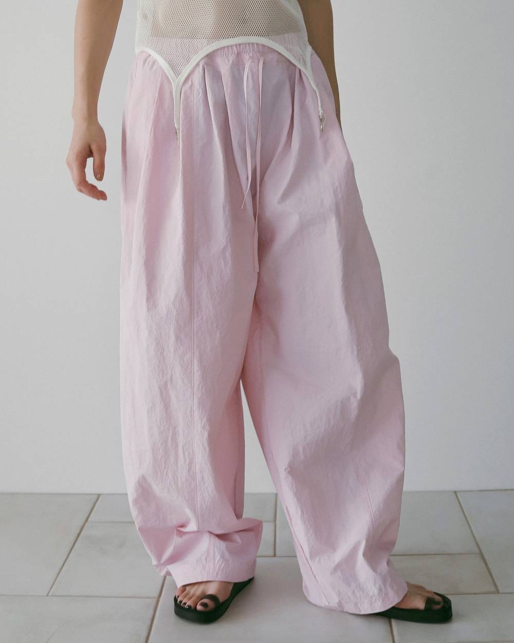 anuke(アンヌーク) Volumetuck Cocoon Pants | サウスオレンジ｜メンズ