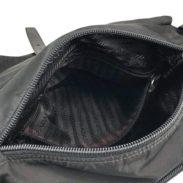 PRADA プラダ ショルダーバッグ ブラック トライアングルロゴ ナイロン フロントバックル vintage ヴィンテージ オールド d42ma2