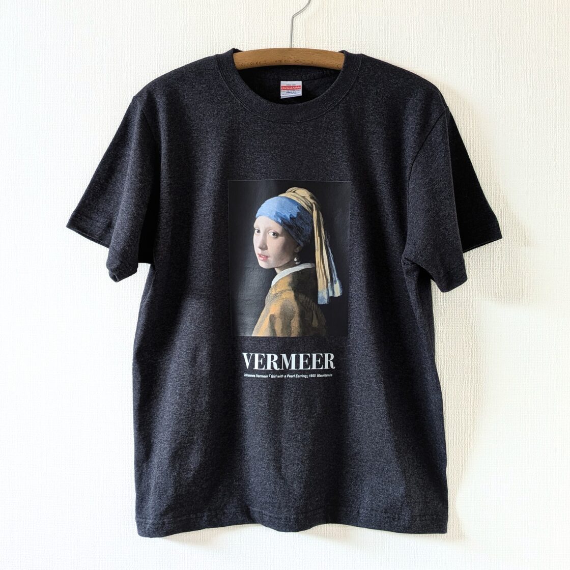 フェルメール アートTシャツ 真珠の耳飾りの少女＜東京都美術館
