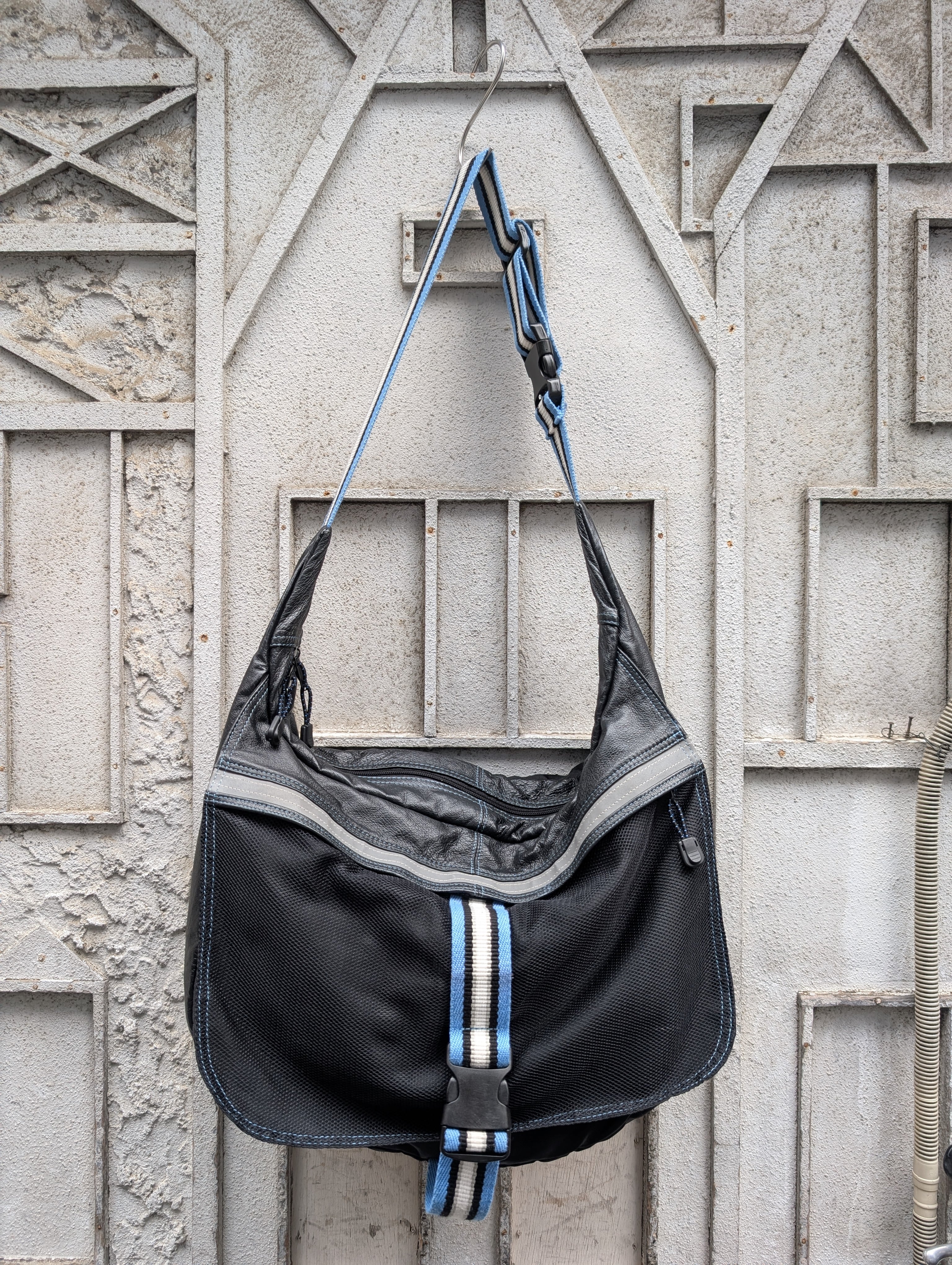 "WILLSONS LEATHER" leather & reflector shoulder bag