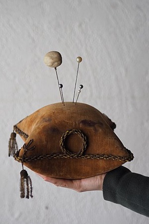 アンティークハットピン&クッション-antique hat pin&cushion