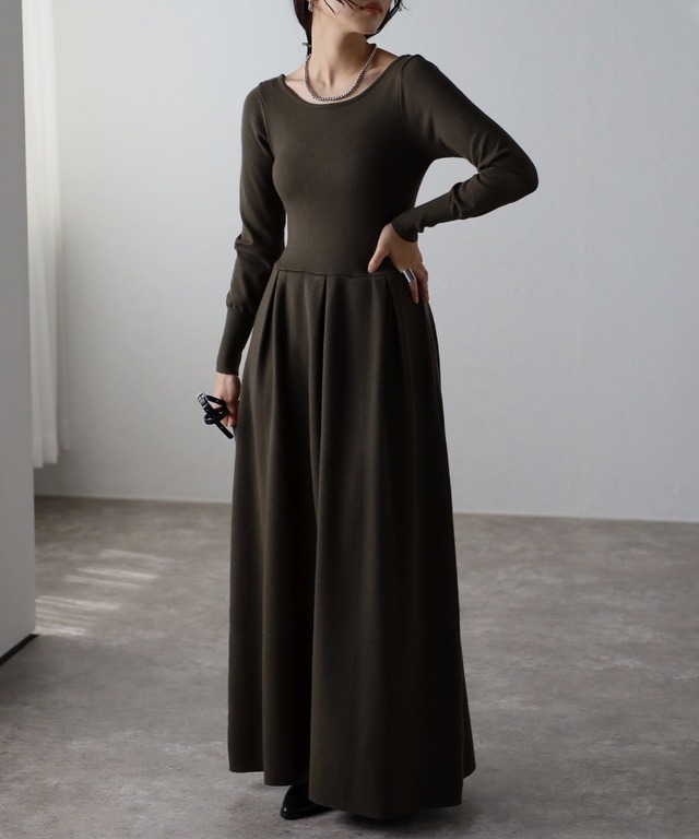 バックオープンニットワンピース