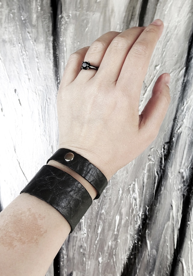 avant-garde genuine leather Bracelet unisex "The Hanged Man" アバンギャルド本皮革ブレスレット　ユニセックス　”吊られた男”