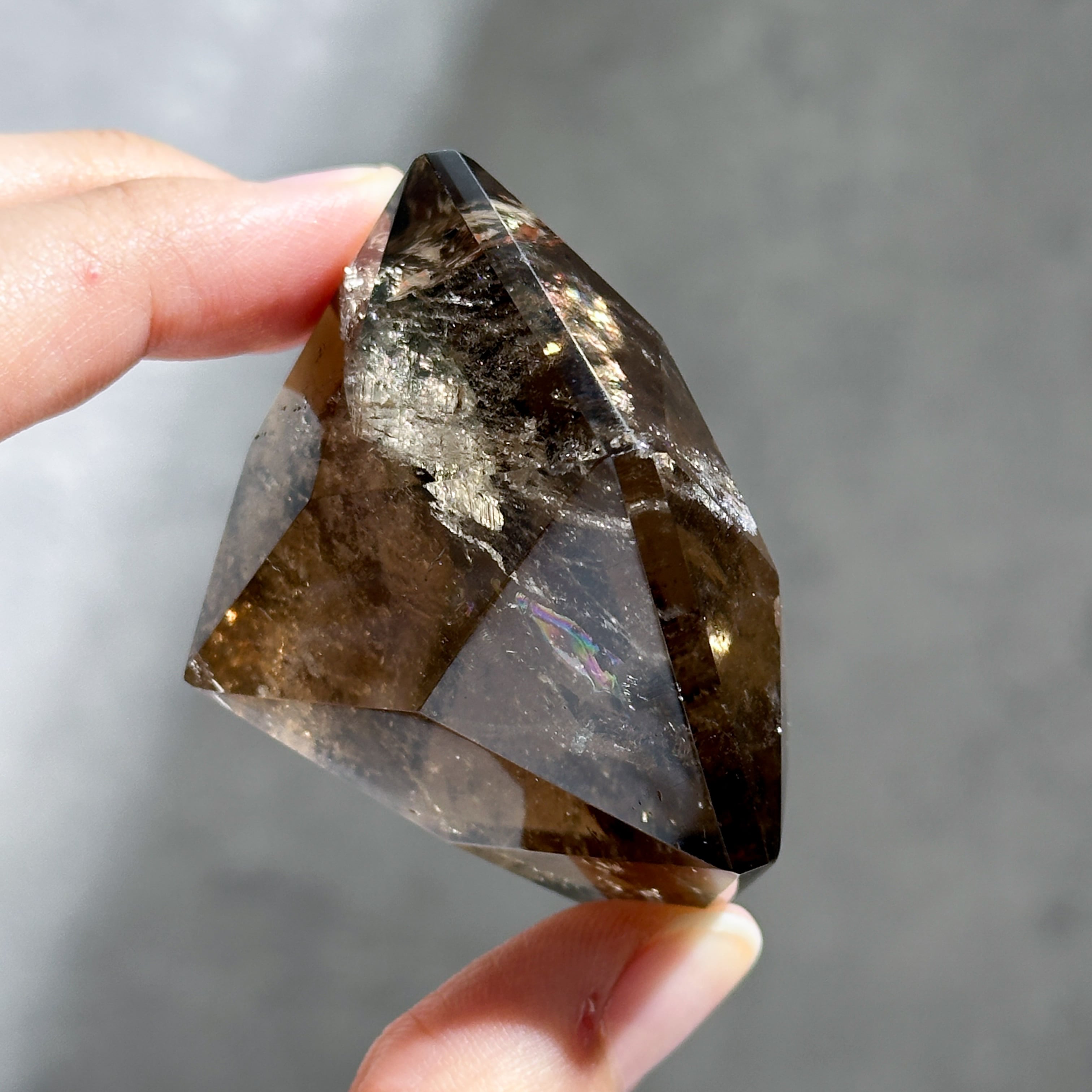 虹◎ミナスジェライス産スモーキークォーツ ダイヤモンドカット 24