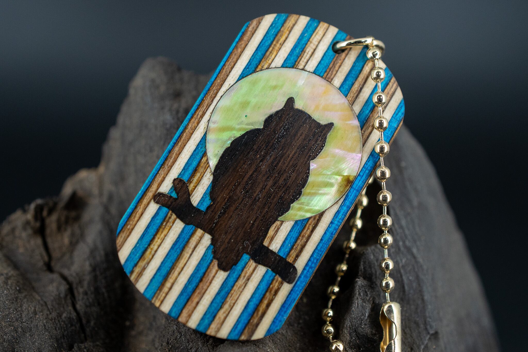 【 北国が育む麗しの木肌 】バーチ 寄木 ドッグタグ 象嵌 夜とミミズク