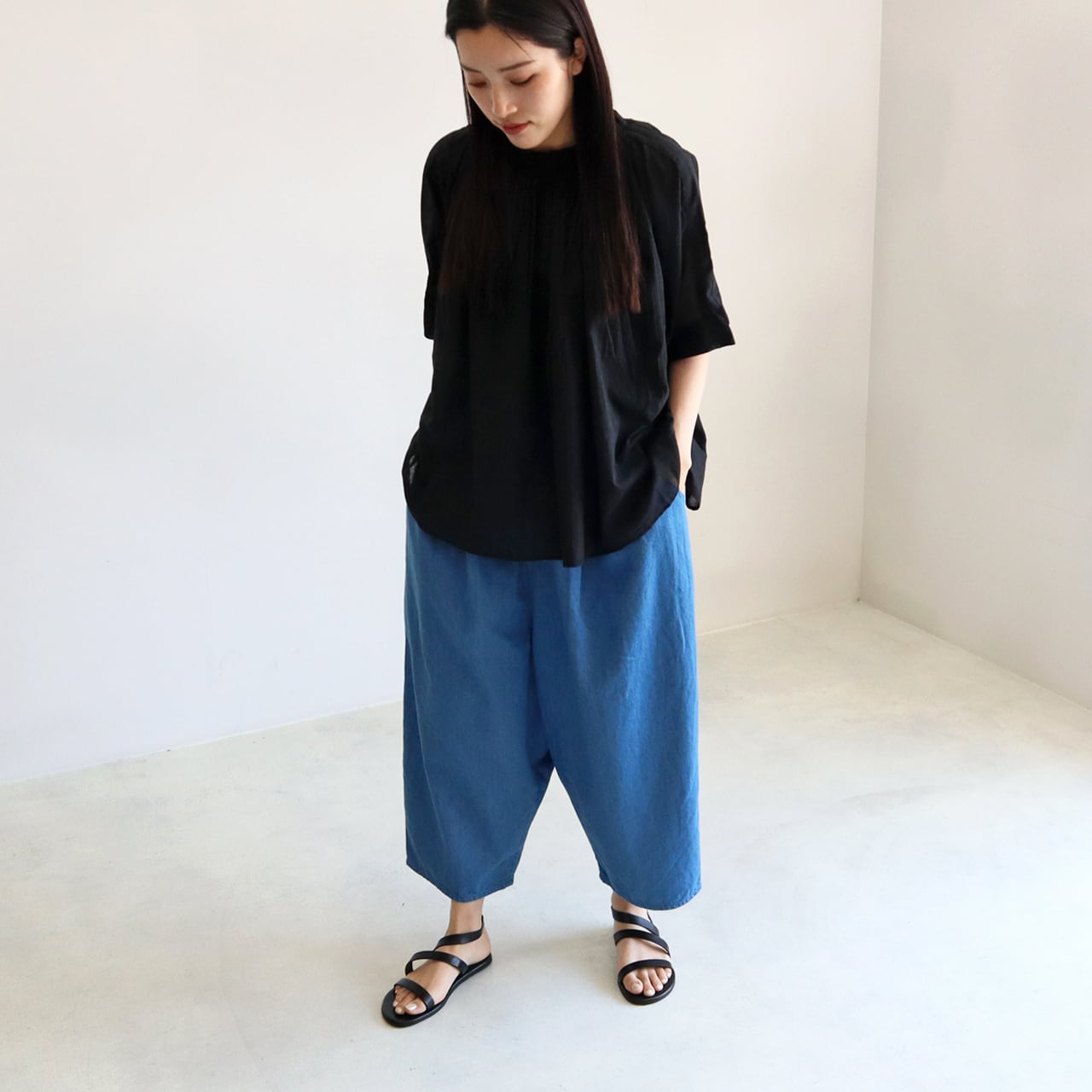 tumugu * 8ozコットン ムラ糸 デニム サルエルパンツ [TB23209