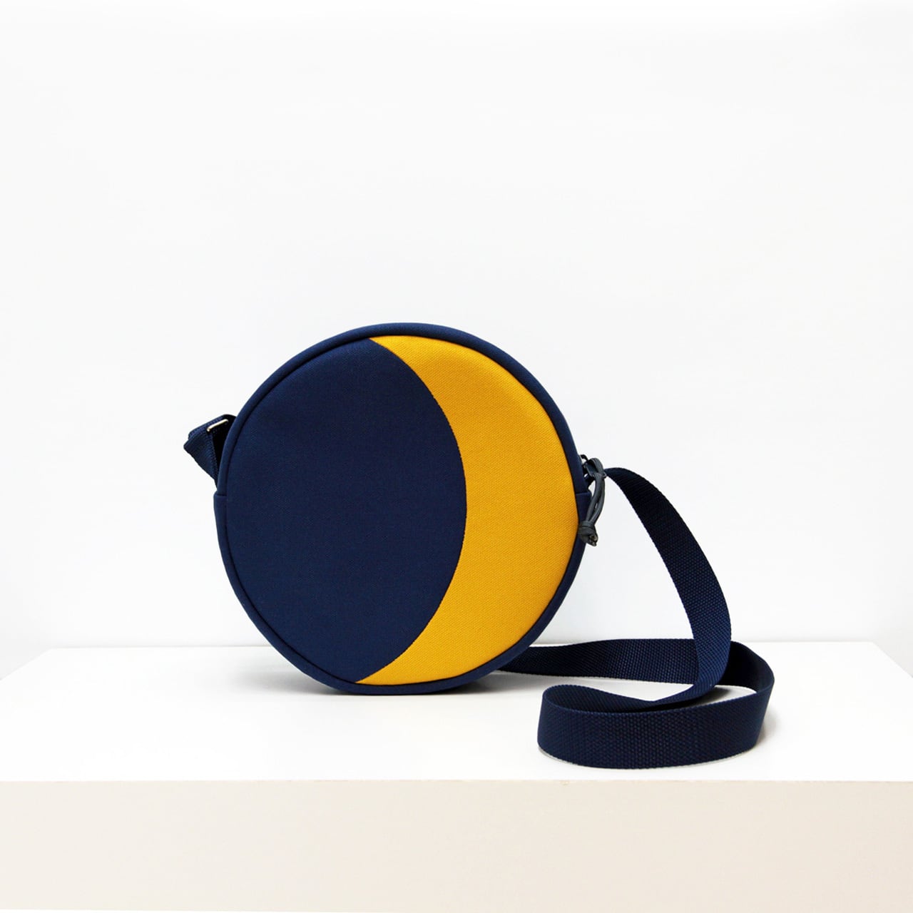 ムーンポシェット 三日月 ネイビー | JUTSUBI Design Store