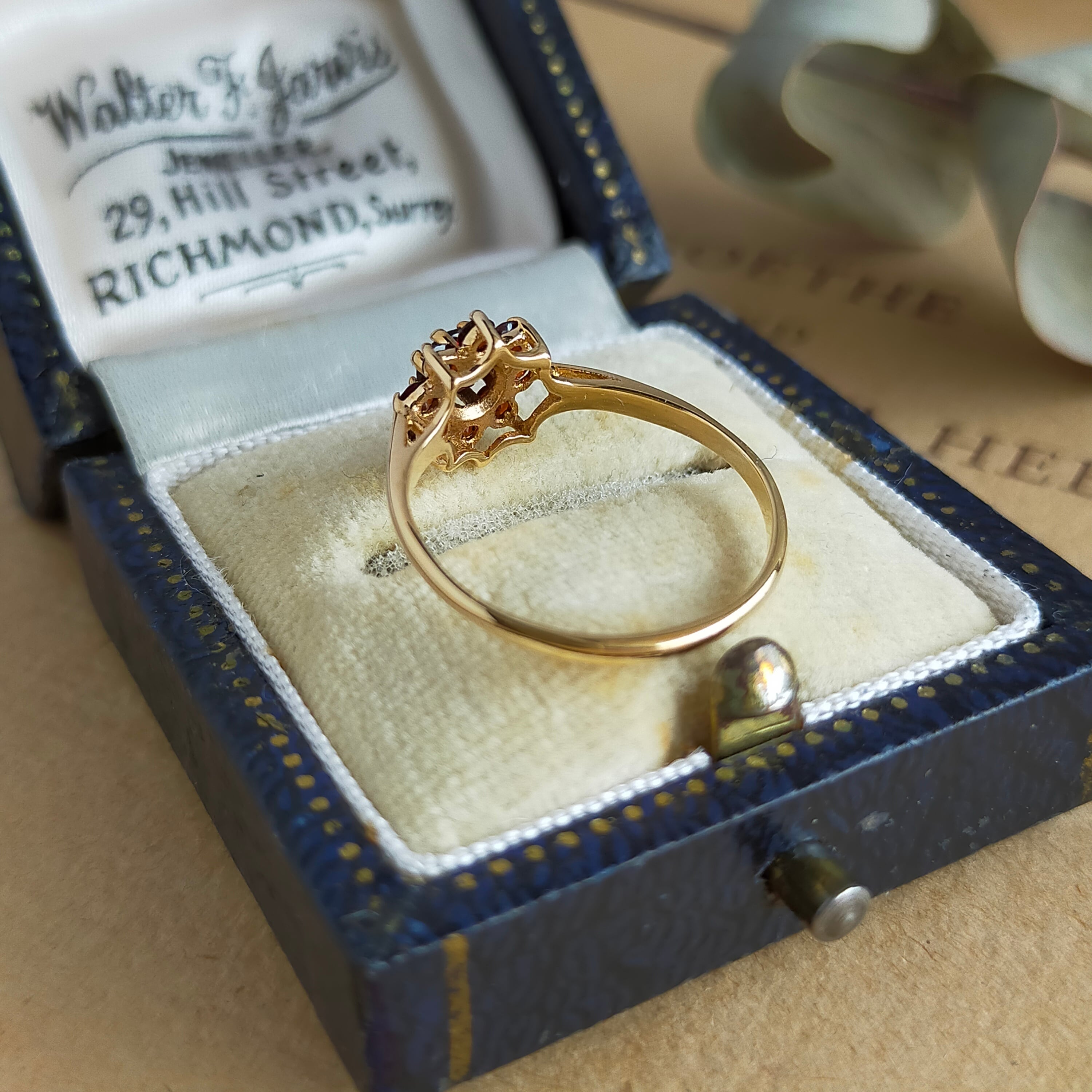 英国 1970年 ヴィンテージ ガーネット 9kゴールド フラワーリング