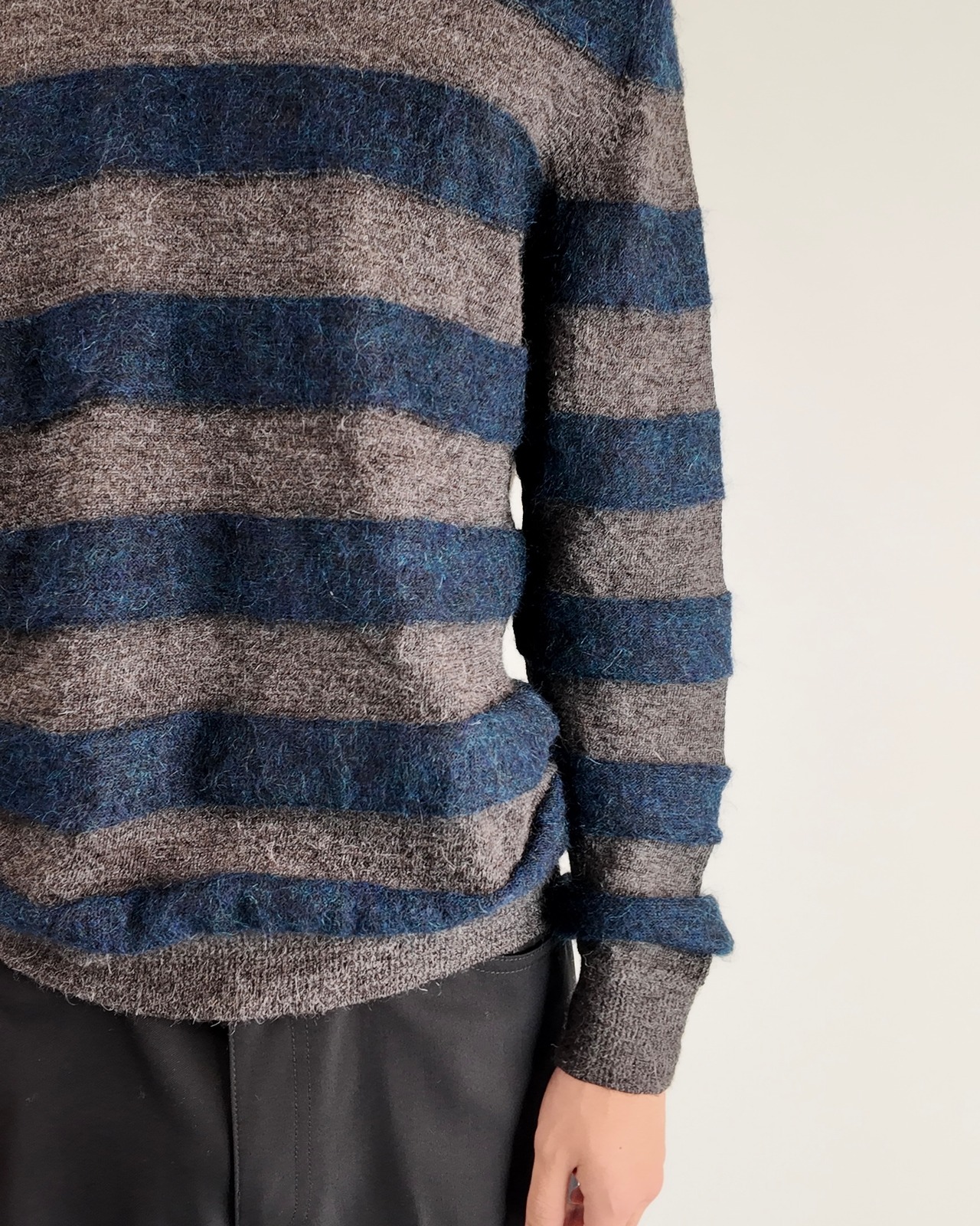【COSTUME NATIONAL】dark tone border knit