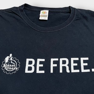 【FRUIT OF THE LOOM】企業系 企業ロゴ Planet Fitness フィットネス プリント BE FREE ロゴ Tシャツ 半袖 XL ビッグサイズ 黒t US古着