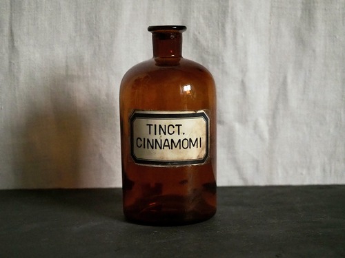薬瓶　TINCT. CINNAMOMI