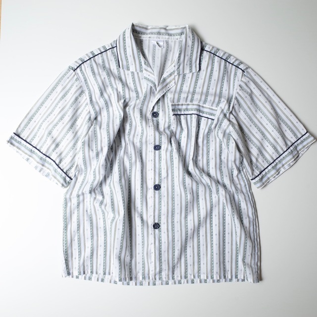 Stripe pattern pajama shirt