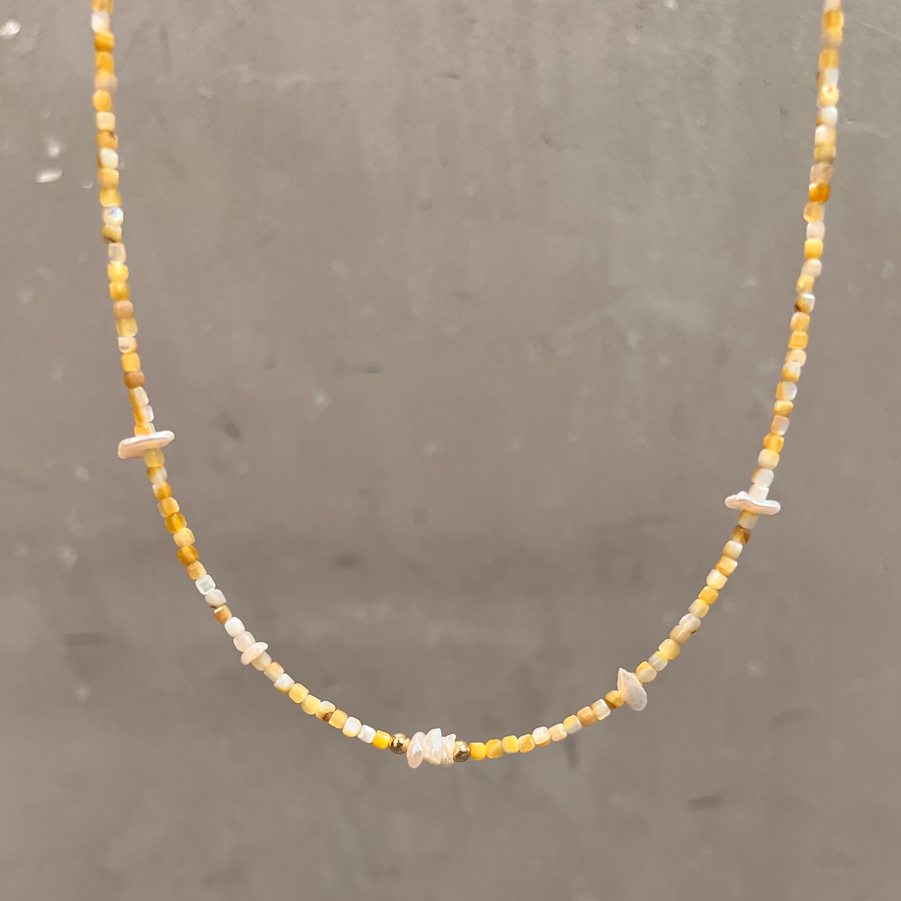 Oasis Bazaar イエローシェルネックレス 14KGF