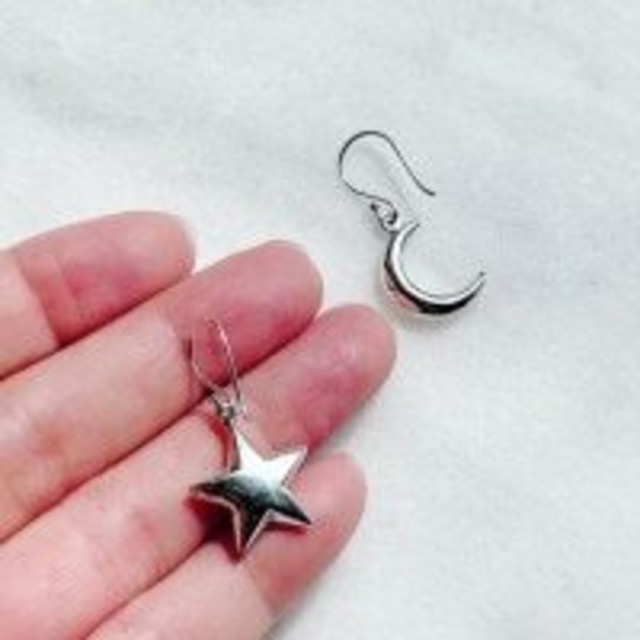 【THAI　silver】【タイシルバー】シルバー　お星さま＆お月さま　ピアス（イヤリング可）