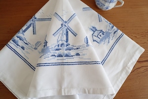 【青の風車小屋】風車小屋の青糸手刺繍 テーブルクロス /ヴィンテージ・ドイツ