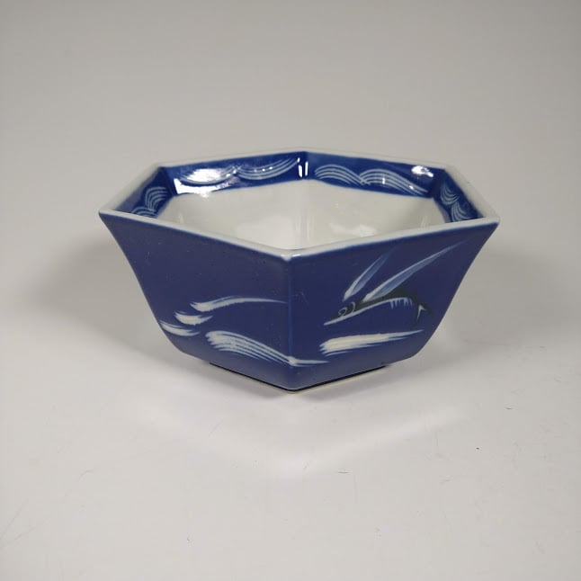 瀬戸焼 六角形 鉢 ボウル 向付 取り鉢 トビウオ 飛魚 海 波 ヘキサゴン