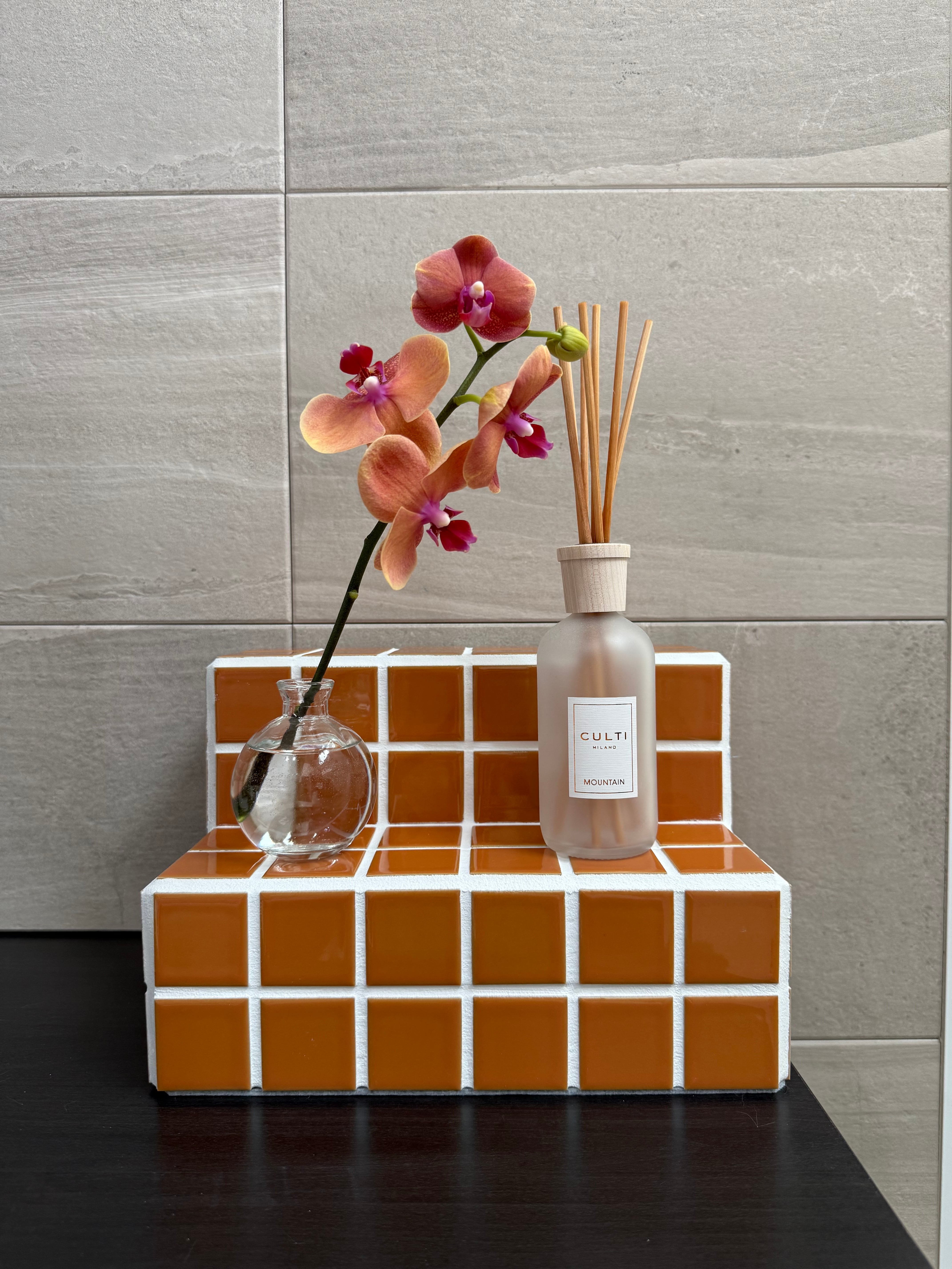 vanity shelf | coloris tile