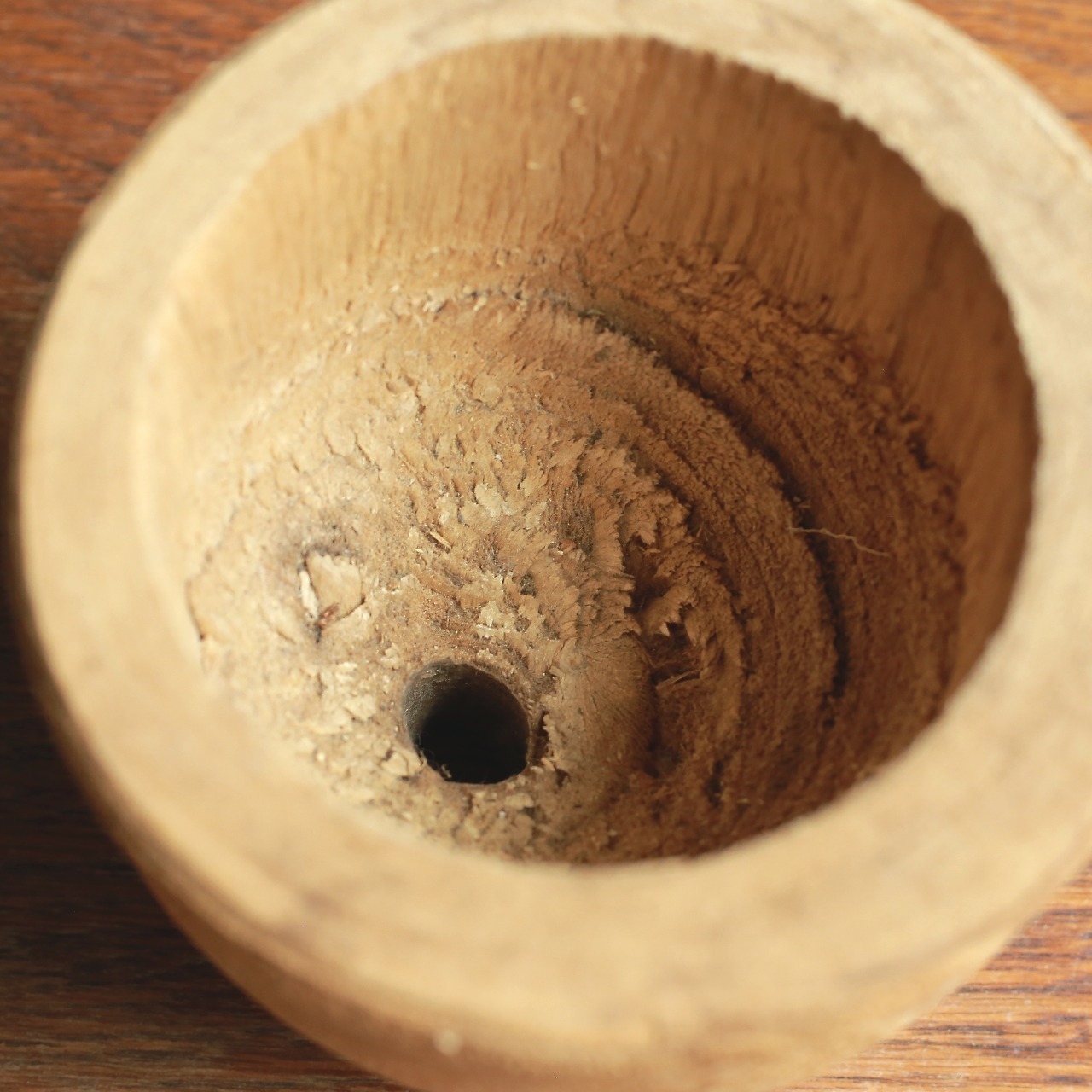 木の質感が美しい、ナチュラルな鉢カバー 2