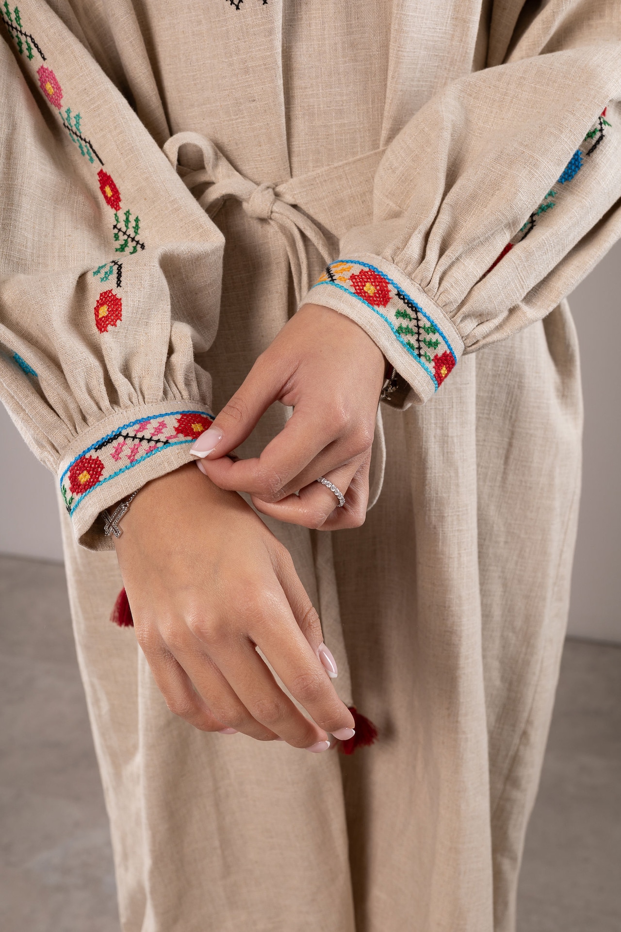 ウクライナ刺繍ヴィシヴァンカ・クラシック イワノフランキースク州モデル　クロスステッチ　手刺繍　ブラウス　麻　レディース・フリーサイズ - 12