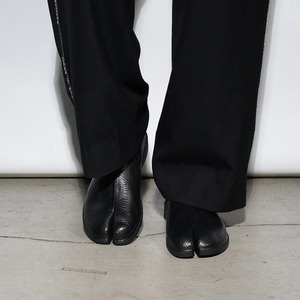 Leather "TABI" Low - Pit Steer 〈Black〉