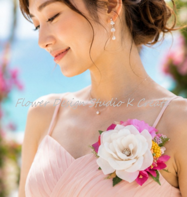 白い薔薇とブーゲンビリアの南国コサージュ|リゾートウェディング・フラダンス・夏の髪飾り|トロピカル・南国・コサージュ|夏のコサージュ|夏の結婚式