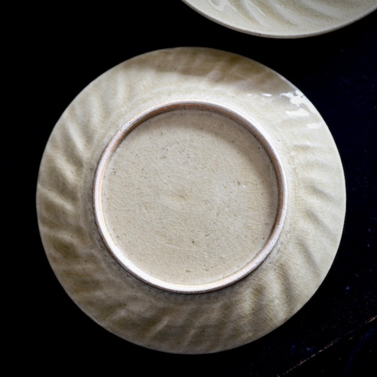 たくまポタリー 6寸つむじ皿　灰釉 ［2104700010753］