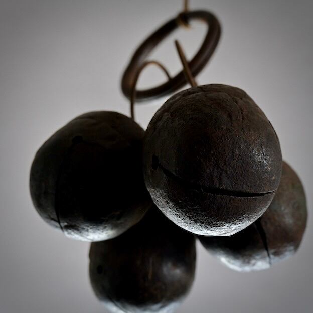 51313】400年前の鈴 / iron bells (400 years ago) | 古道具・器
