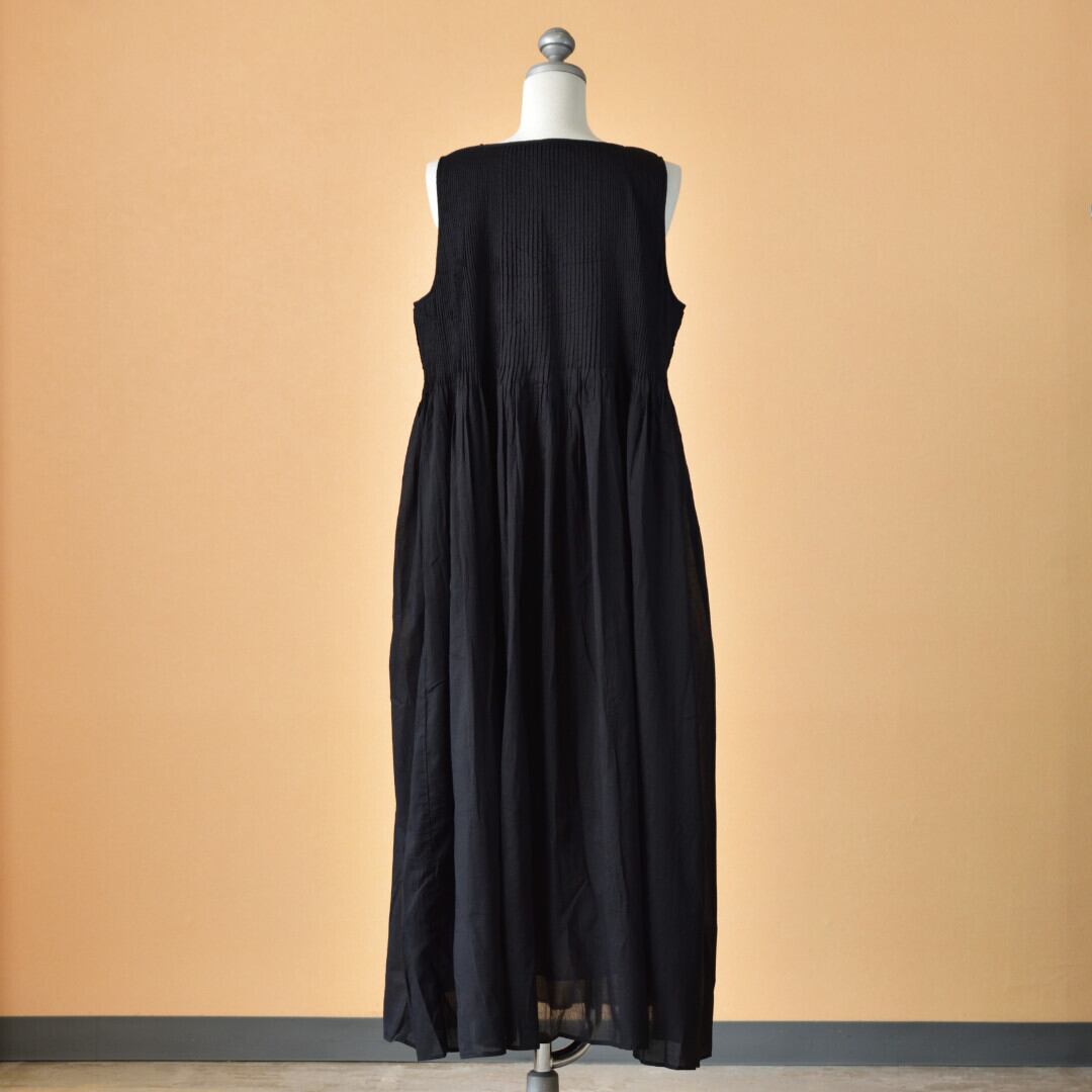 maison de soil メゾンドソイル オーガニックコットンミニピンタックノースリーブドレス・ブラック 細かい手仕事が施されています