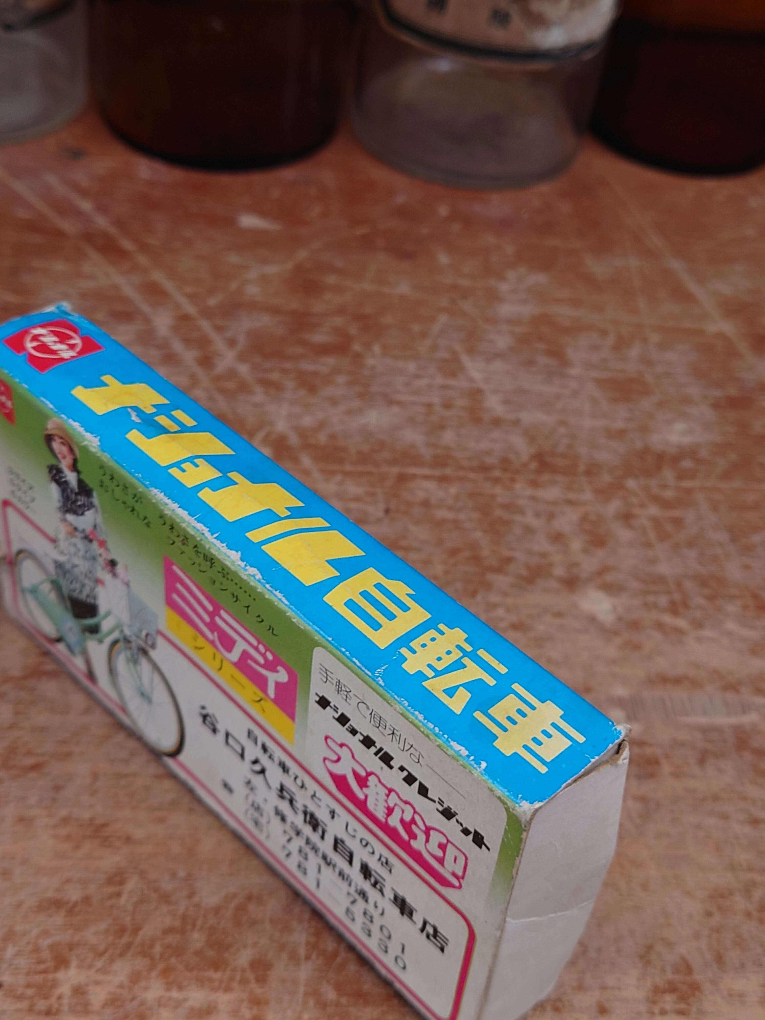 昭和レトロ　本箱 昭和レトロなヴィンテージブックシェルフです。木の素朴な風合いと