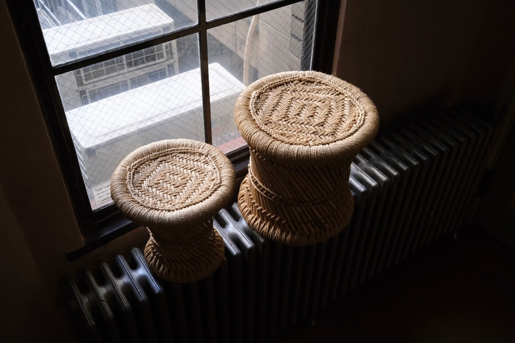 倉敷民藝館にも展示されている 「インドの民藝スツール」 大・小セット