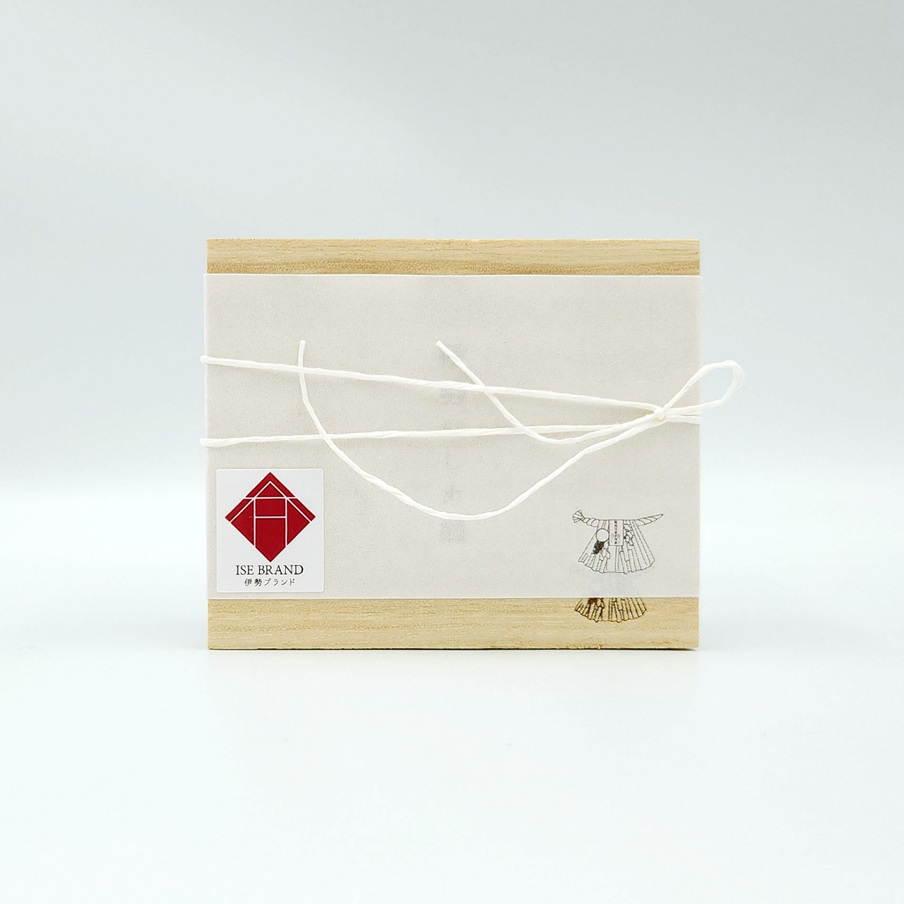 木箱に入った小さな「精麻・伊勢のしめ縄」