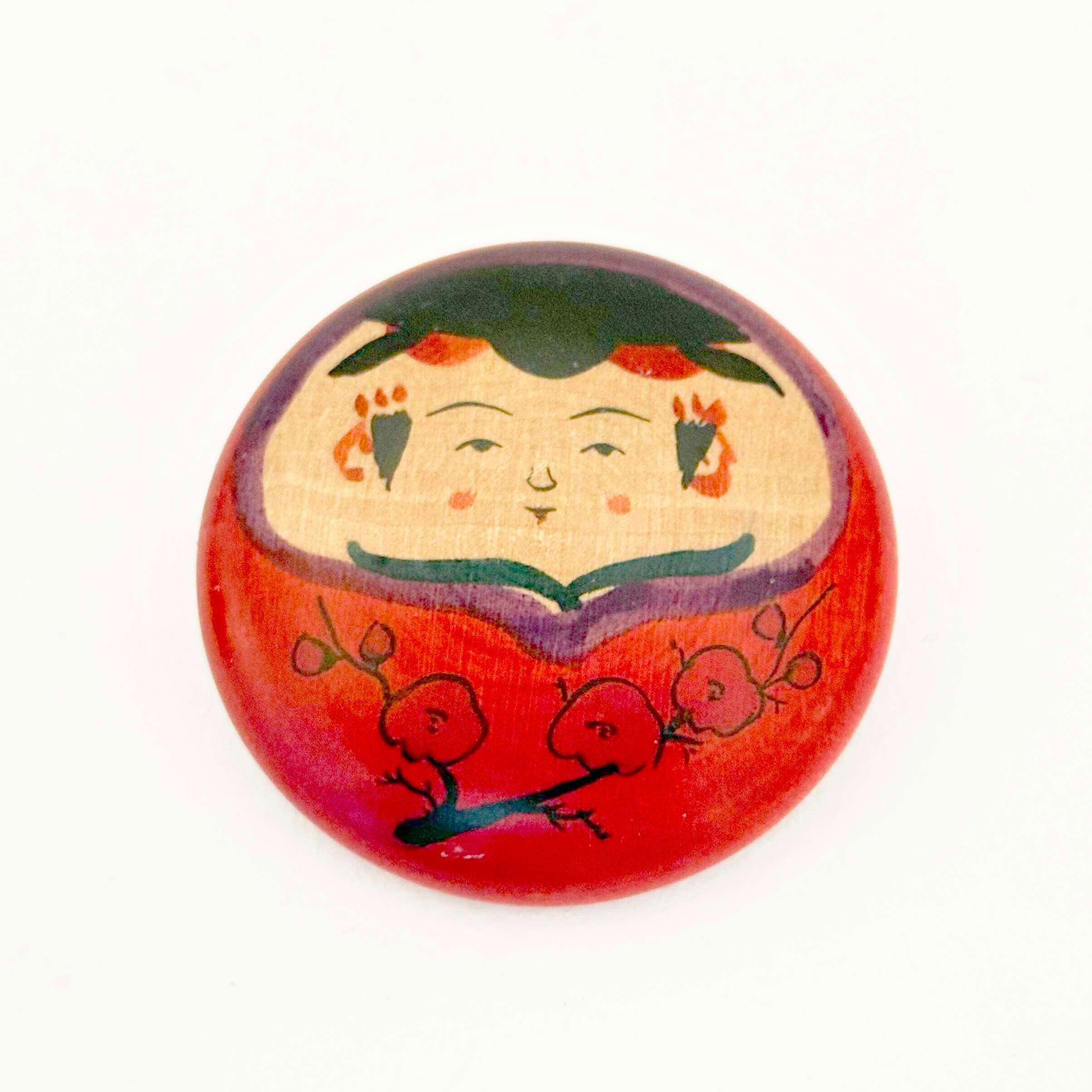 姫だるま木地バッヂ（弥治郎系 / 佐藤英之工人）