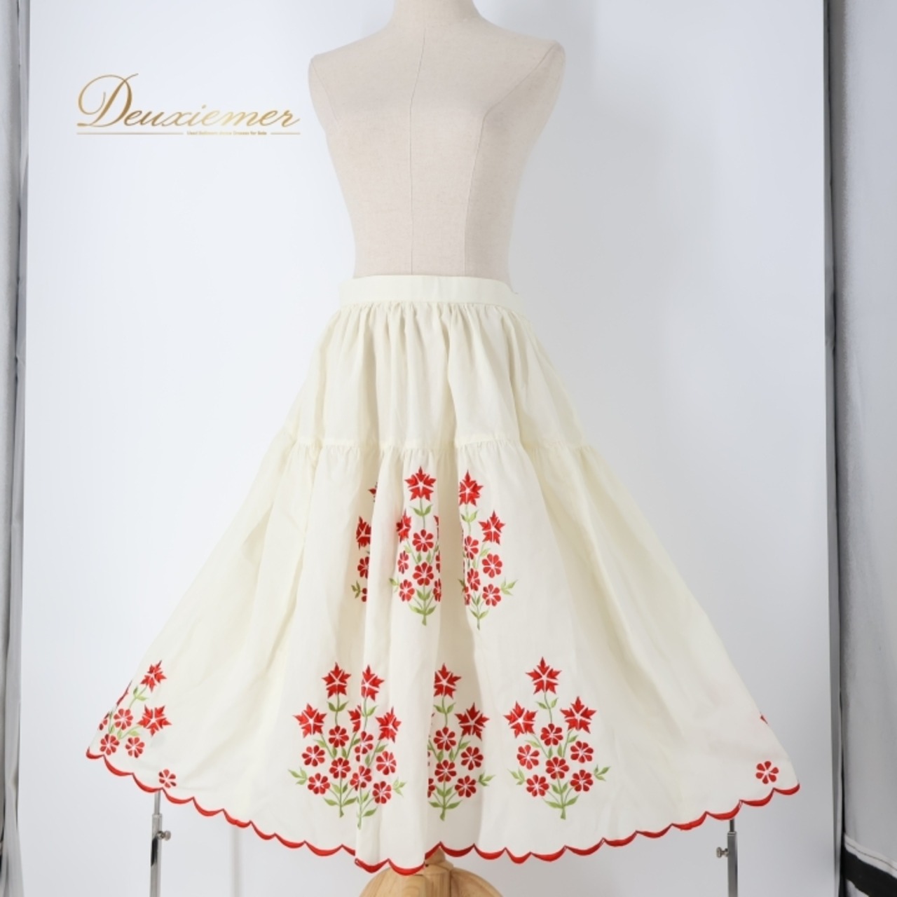 フォークダンス 衣装 スカート アイボリー系 刺繍 白 赤 緑 花柄 チロリアン チロルスカート カントリー 爽やか スカラップ かわいい ダンス衣装 イベント 練習 レッスン レッド系 グリーン系