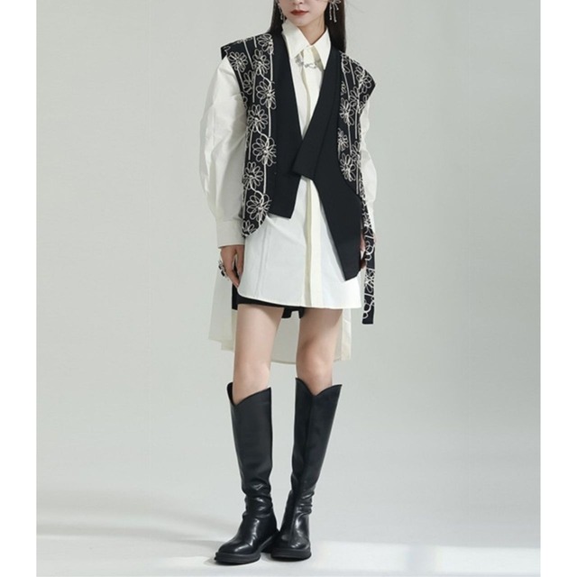 Embroidered vest C0384