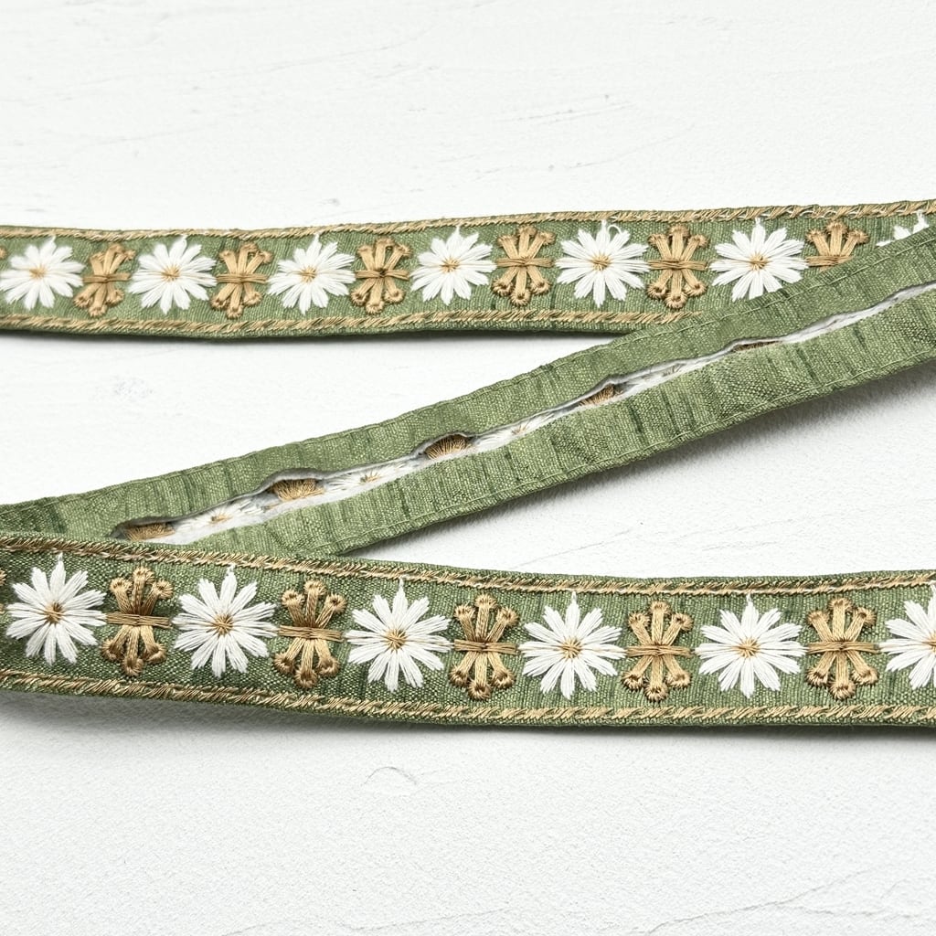 デイジークロス NEWタイプ [グリーン]インド刺繍リボン 2584 | インド
