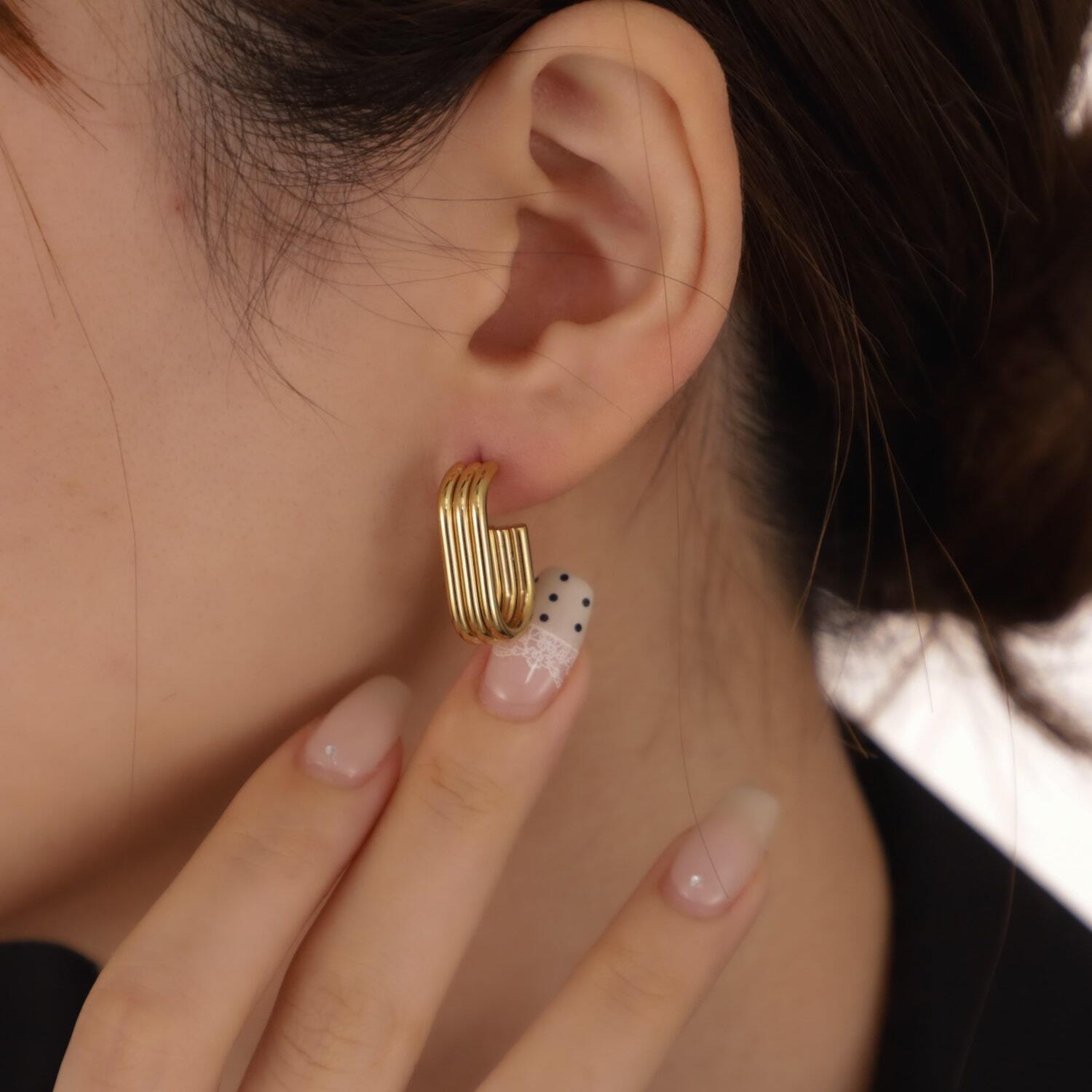 最終値下げluiJewelry narrow hoop ピアス 316L tiny vertical hoop pierce #p167 | fino（フィノ）