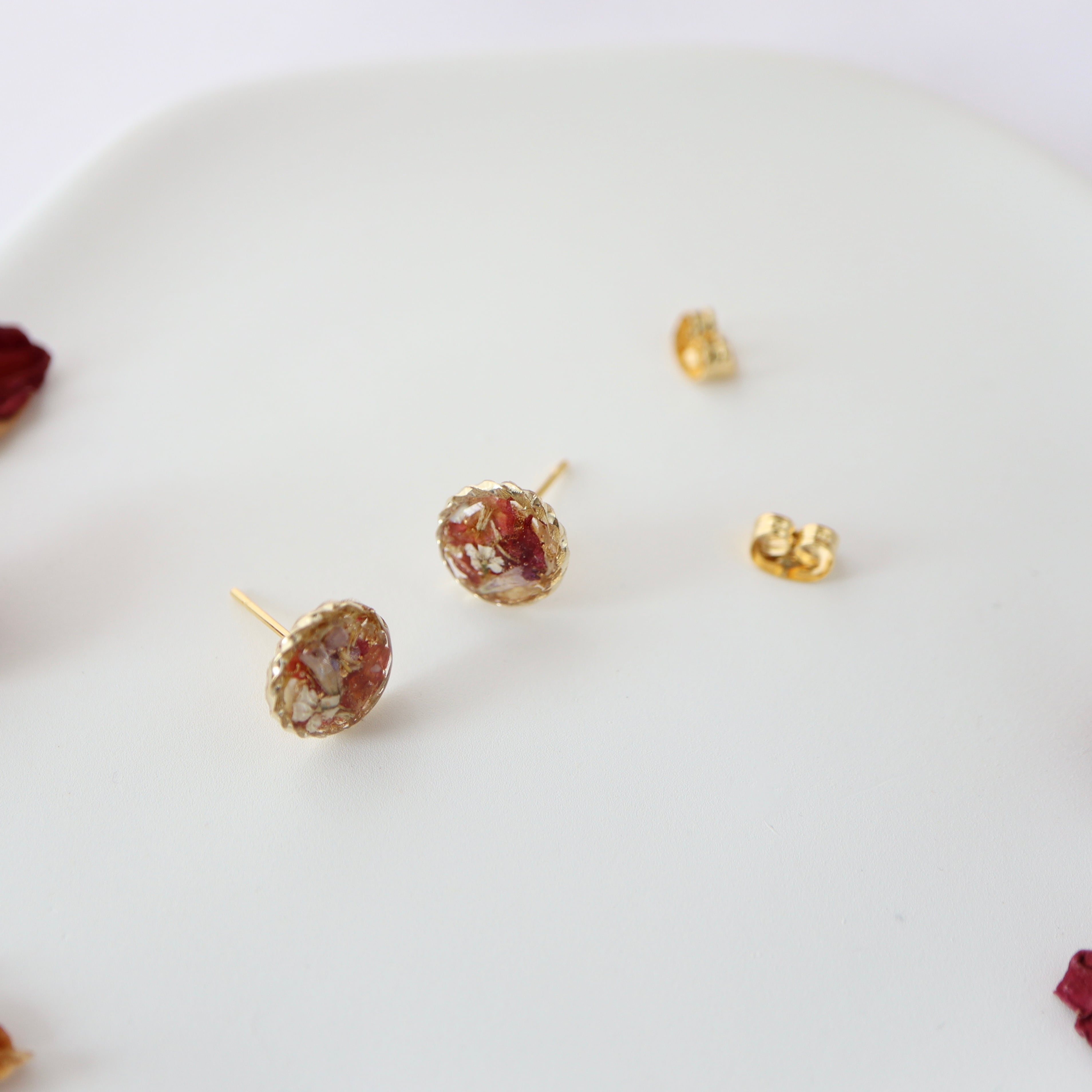 バラの花びら＊ピアス / 金属アレルギー対応＊ｻｰｼﾞｶﾙｽﾃﾝﾚｽ | ウサギノ