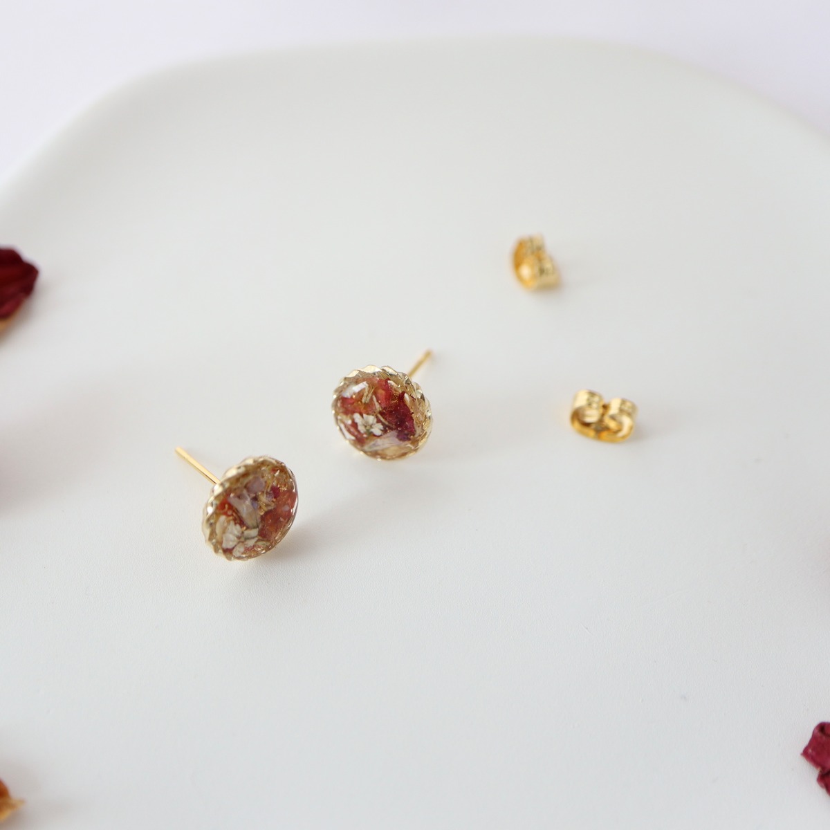 バラの花びら＊ピアス / 金属アレルギー対応＊ｻｰｼﾞｶﾙｽﾃﾝﾚｽ | ウサギノ 