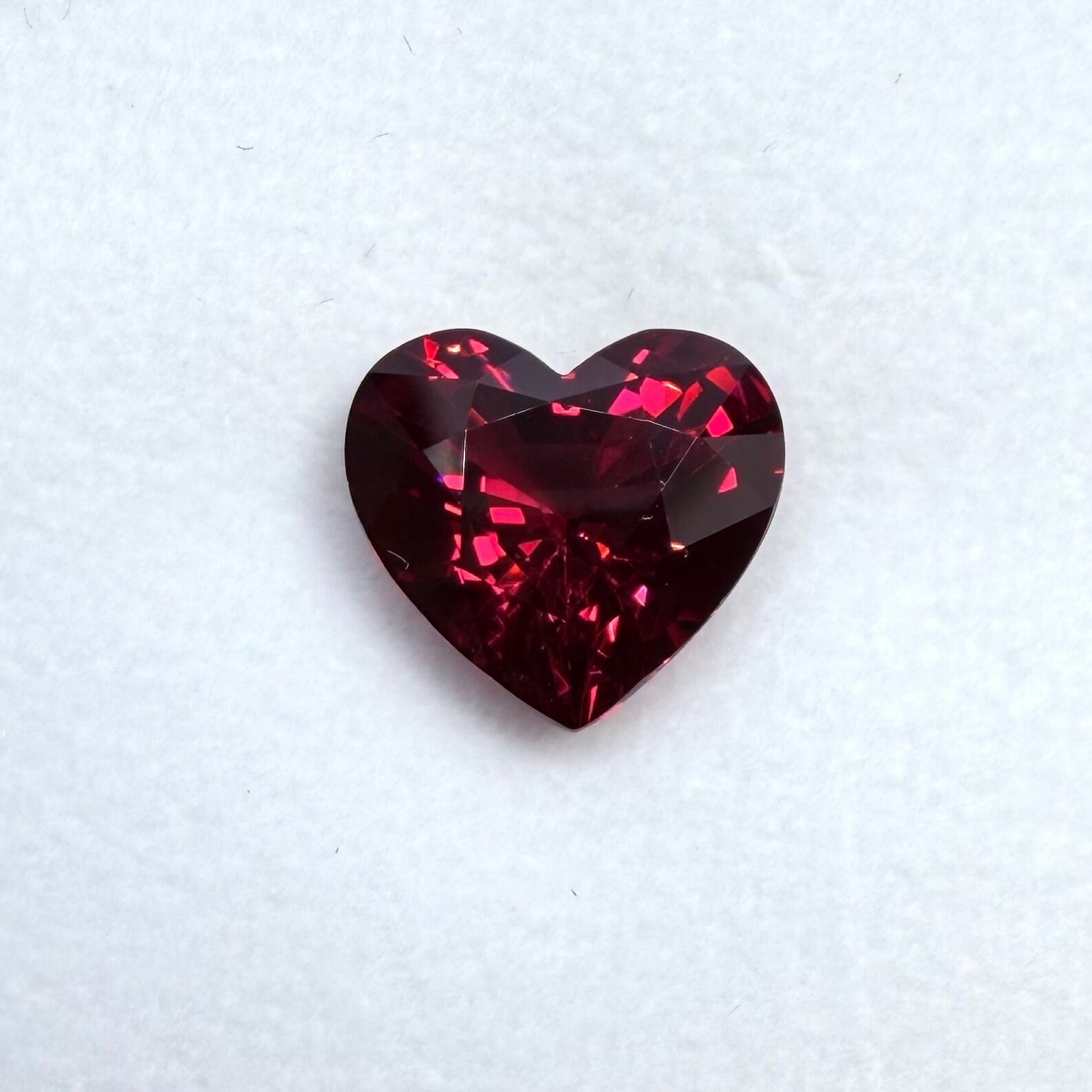 2026 ラッキーカラー　情熱を感じるガーネット♡