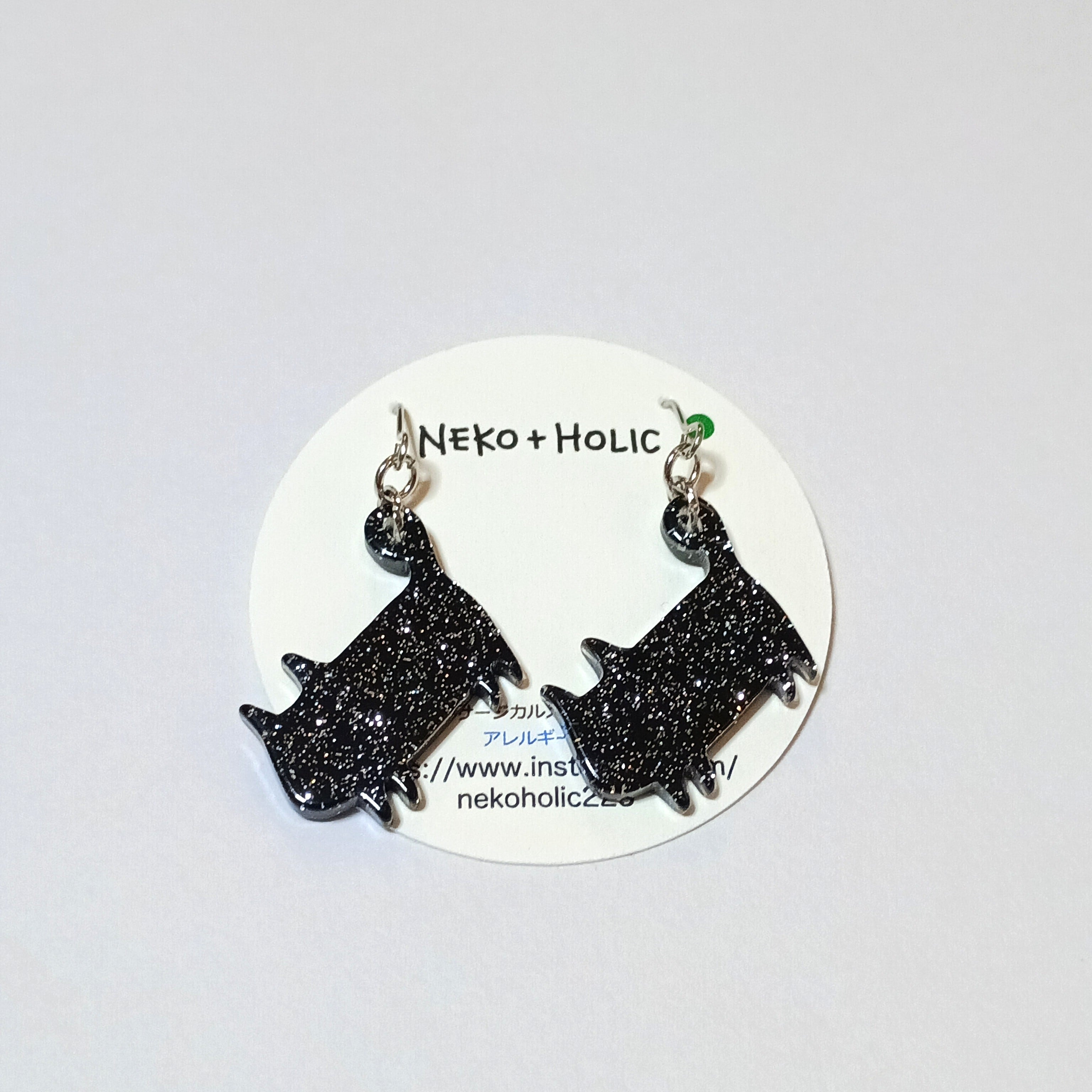 NEKO+HOLIC にゃんこりっく 両耳にゃんこピアス ブラック＆シルバー