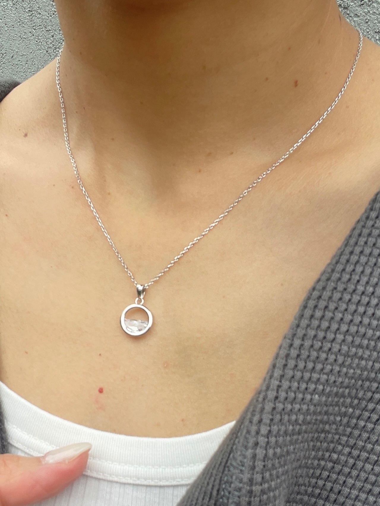 シルバークリスタルラウンドネックレス