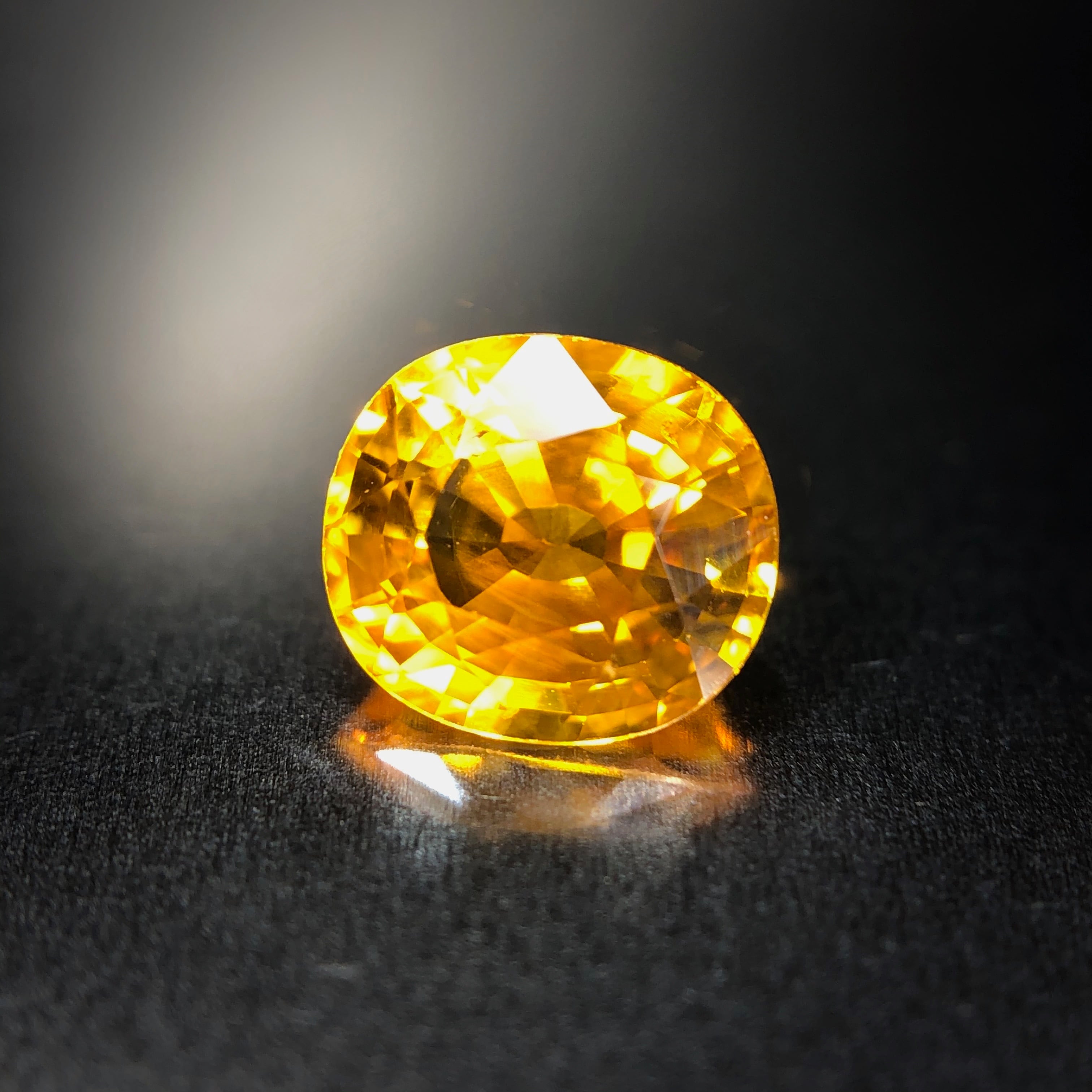 燦々と煌めく太陽のような宝石 1ct 天然 ゴールデンサファイア | Frederick’s Gems&Jewelry powered by BASE