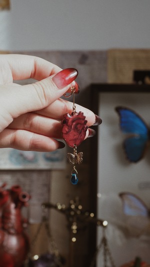 心臓の泪に魂は宿る　片耳飾り【星屑即納品】