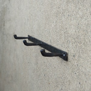 【アイアン の コートハンガー 3連フック】 ロートアイアン ・ミニマルな洋服掛け  | キーハンガー ・ 壁掛け収納