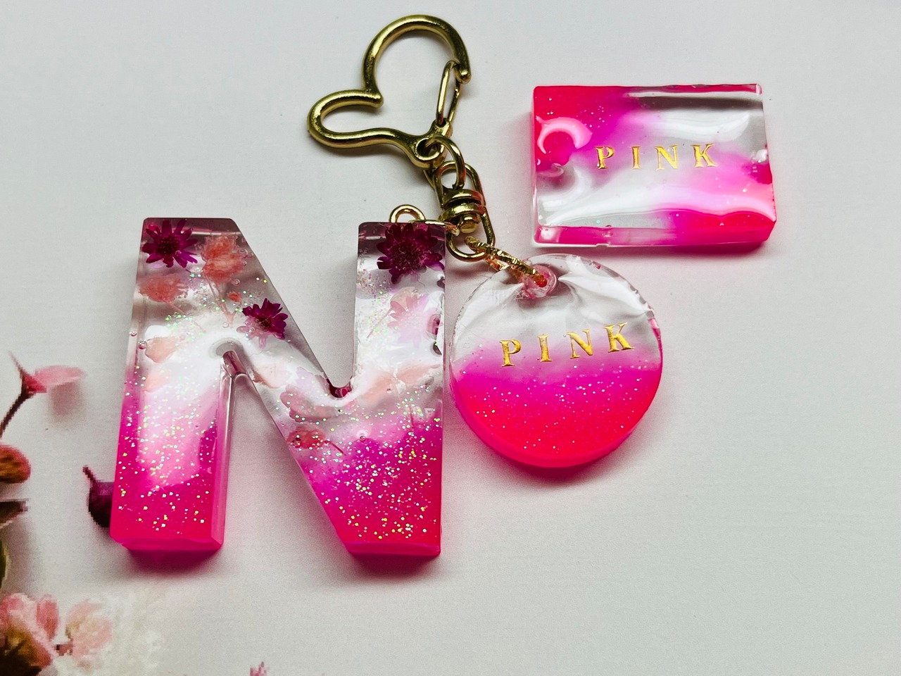 PinkのFlowerイニシャルキーホルダー