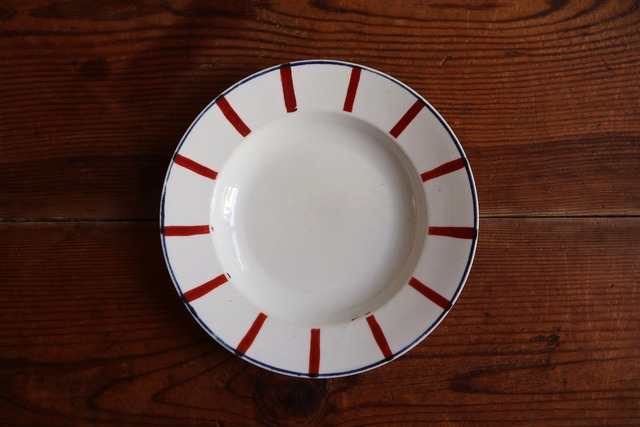 Pays Basque  とあるレストランで使い込まれたバスク模様のスーププレート　