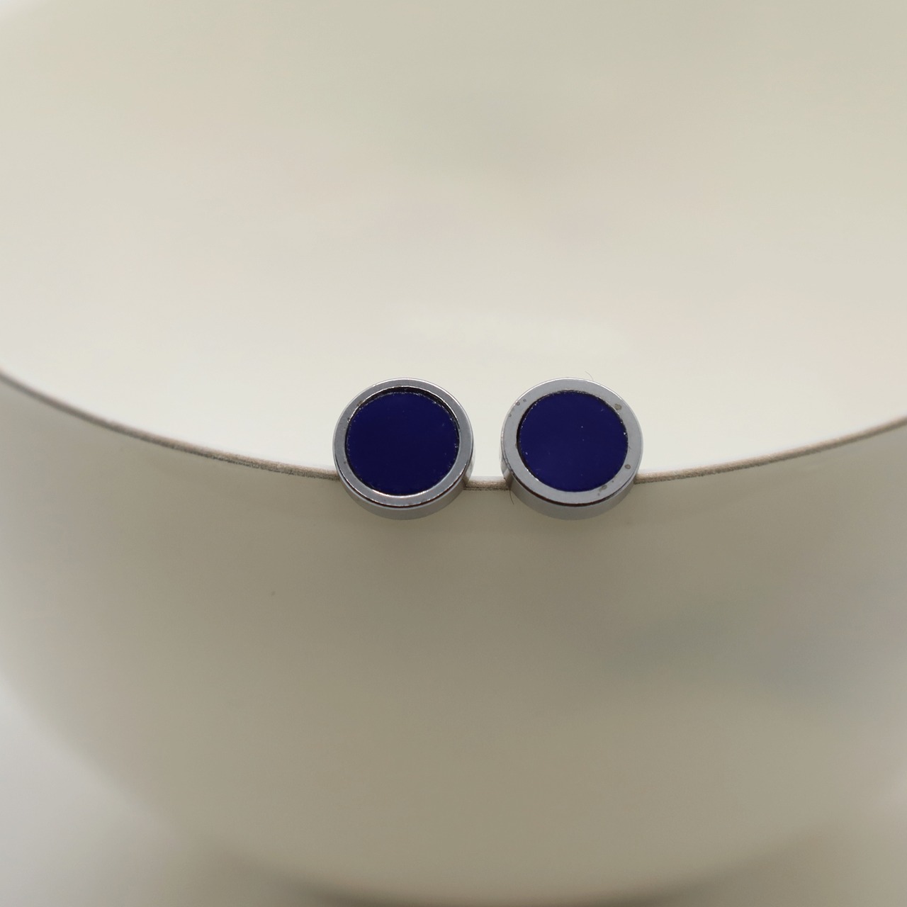 Stud earrings4
