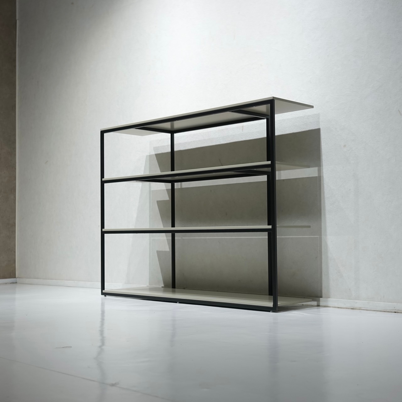 BoConcept ボーコンセプト BORDEAUX ボルドー コンソールテーブル オープンシェルフ 4段 キャビネット 収納 棚 モダン 北欧 ミニマル